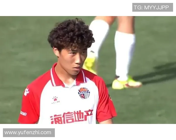 足球刘洋的传奇之路：从草根球员到职业联赛的闪耀明星